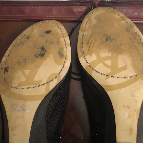 Shoes - Picture 3 of 4